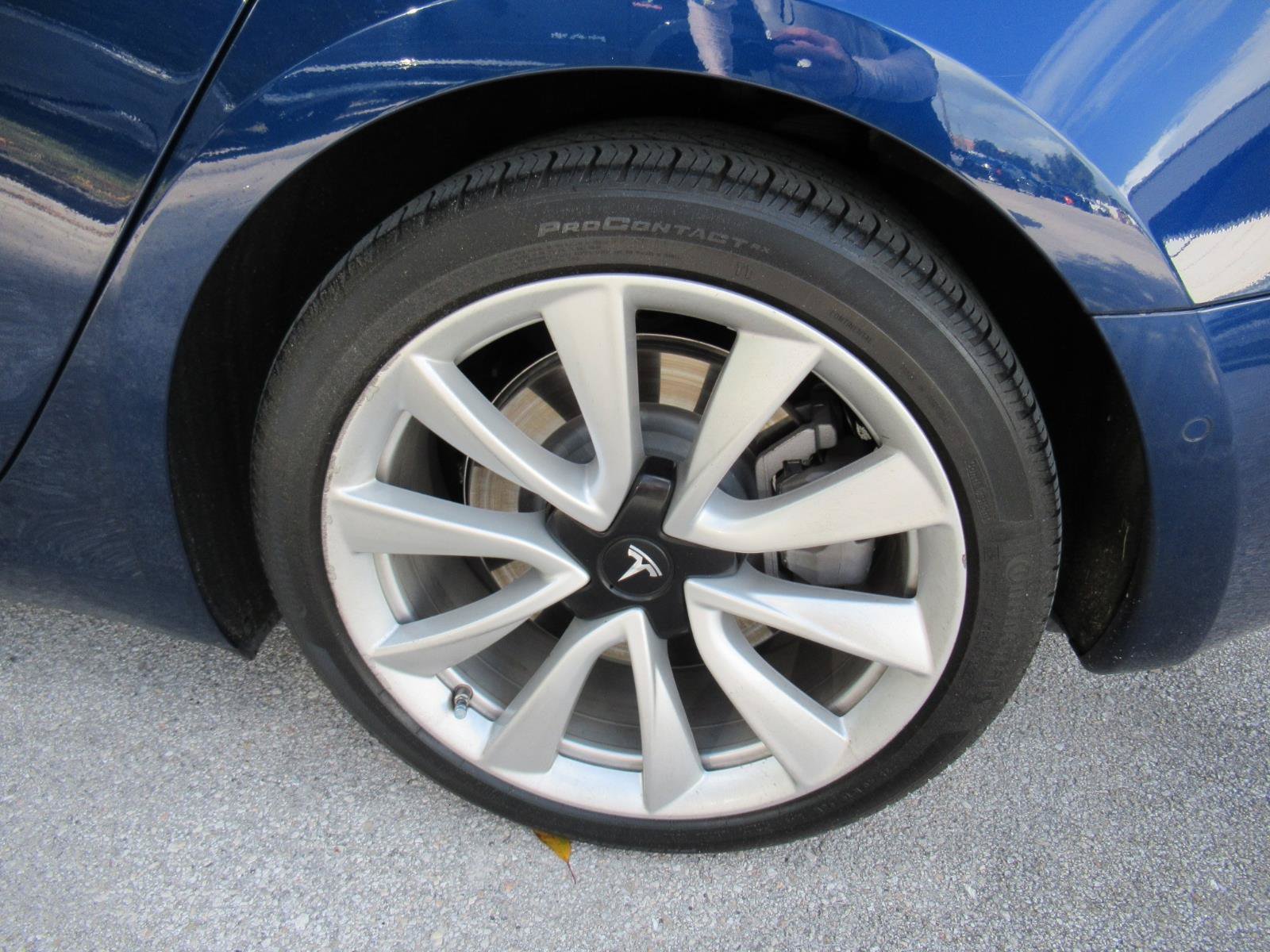 Used 2018 Tesla Model 3 Long Range RWD image 5