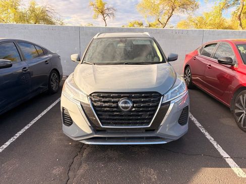 Certified 2022 Nissan Kicks SV FWD image 3