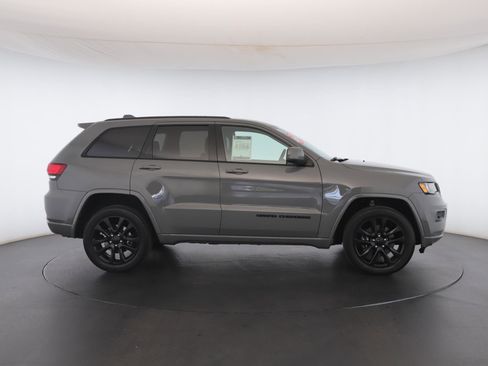 Used 2021 Jeep Grand Cherokee Laredo X image 34