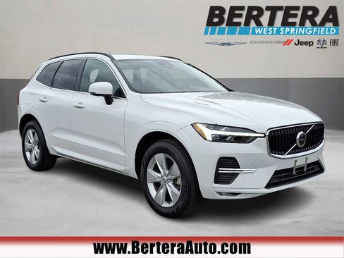 Used 2022 Volvo XC60 B5 Momentum image 1