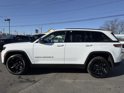 New 2026 Jeep Grand Cherokee Limited w/ Limited Altitude Package image 4