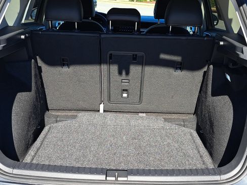 Certified 2025 Volkswagen Taos SE image 12