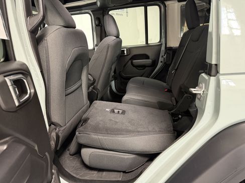 Used 2024 Jeep Wrangler Sport S image 27