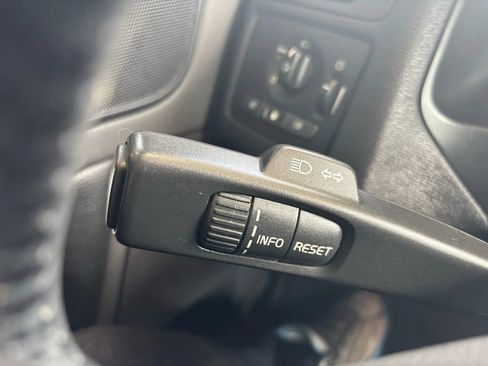 Used 2013 Volvo C70 T5 image 12