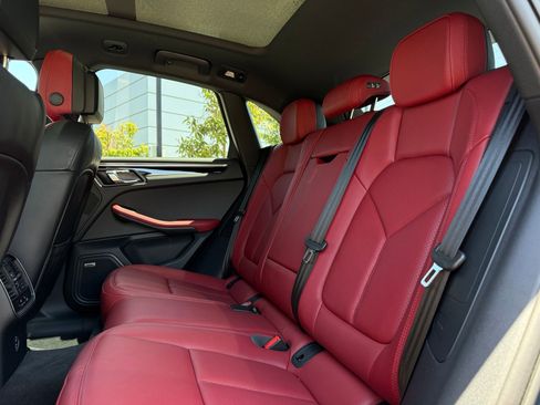 Used 2026 Porsche Macan AWD/4WD image 29