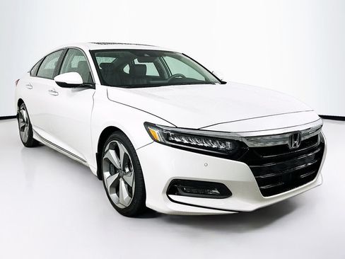 Used 2019 Honda Accord Touring image 2