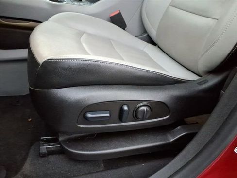 Used 2023 GMC Terrain SLT image 14