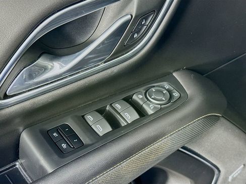 Used 2021 GMC Yukon SLT w/ SLT Premium Package image 18