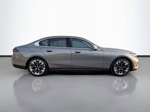 New 2026 BMW 530i w/ Convenience Package image 2