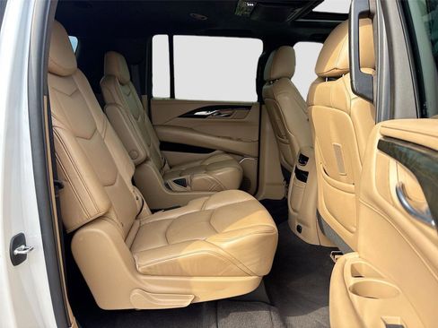 Used 2020 Cadillac Escalade ESV Platinum AWD/4WD image 30