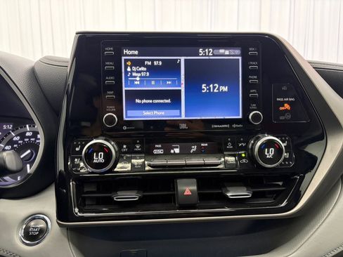 Used 2022 Toyota Highlander Limited FWD image 29