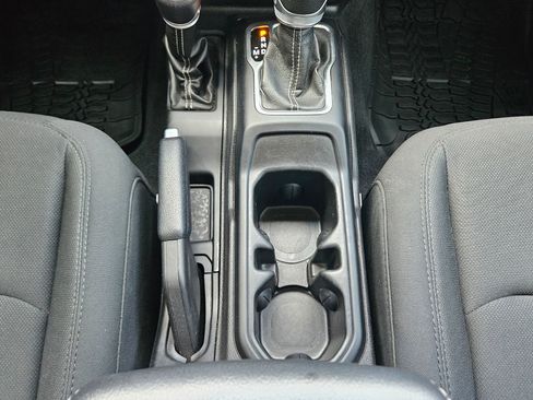 Used 2020 Jeep Wrangler Unlimited Sahara AWD/4WD image 12