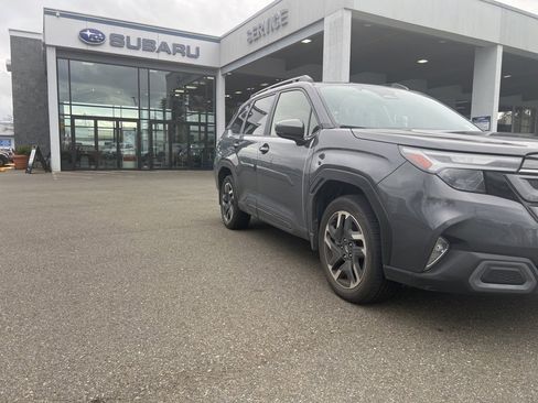 Used 2025 Subaru Forester Limited image 4