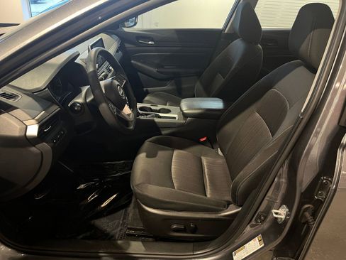 Used 2025 Nissan Altima 2.5 SV image 27