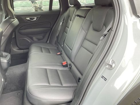 Used 2025 Volvo V60 B5 Cross Country Plus image 24