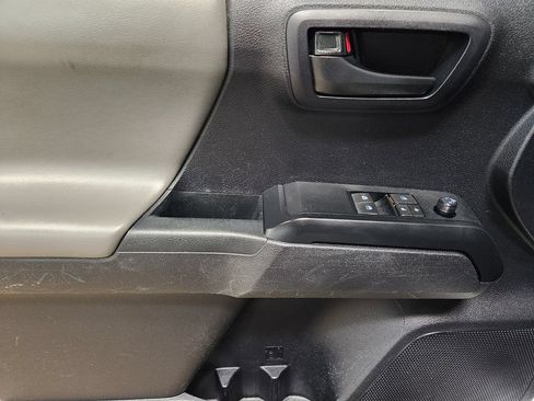 Used 2020 Toyota Tacoma SR RWD image 40