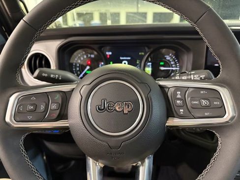 Used 2025 Jeep Wrangler Unlimited Sahara w/ Safety Group image 15