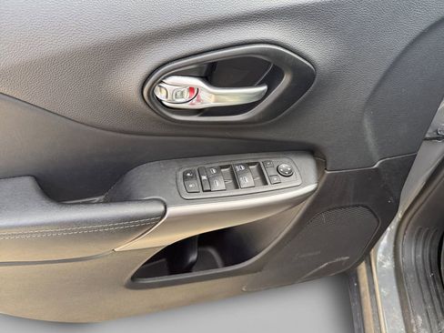 Used 2022 Jeep Cherokee Latitude Lux w/ Sun & Sound Group image 14