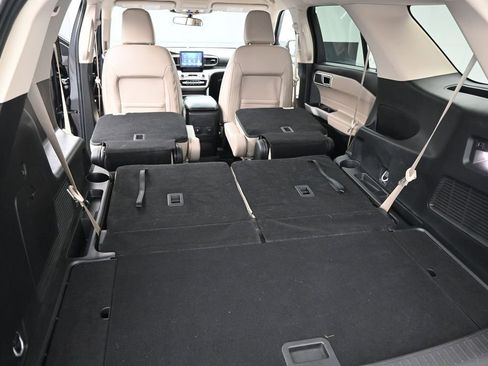Used 2024 Ford Explorer XLT w/ Equipment Group 202A RWD image 11