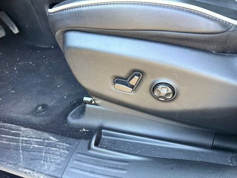 Used 2025 Chrysler Pacifica Limited FWD image 12