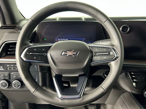 Used 2025 Chevrolet Suburban Z71 image 27