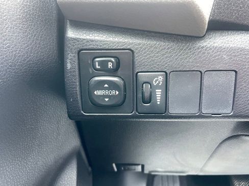 Used 2015 Toyota Corolla LE FWD image 21
