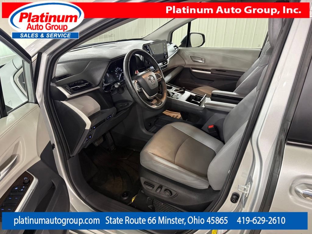 Used 2023 Toyota Sienna XLE AWD/4WD image 10