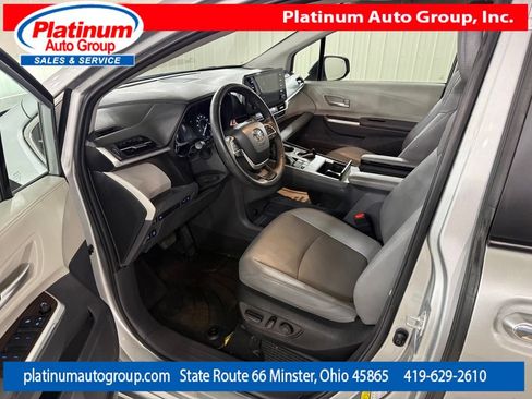 Used 2023 Toyota Sienna XLE AWD/4WD image 10