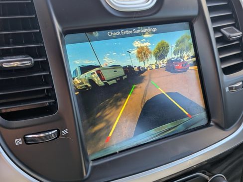 Used 2018 Chrysler 300 Touring w/ Chrome Appearance Package RWD image 19