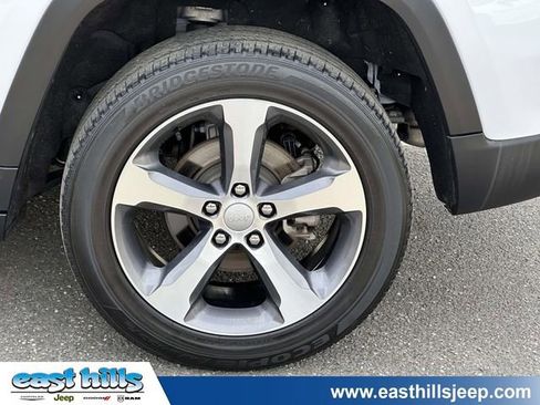 Certified 2023 Jeep Grand Cherokee Limited w/ Trailer Tow Prep Group (B) AWD/4WD image 12