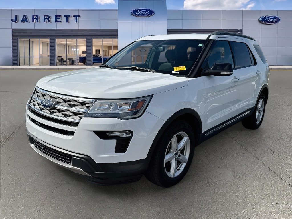 Used 2018 Ford Explorer XLT w/ Equipment Group 201A FWD image 2