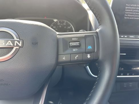 Used 2025 Nissan Rogue SV AWD/4WD image 15