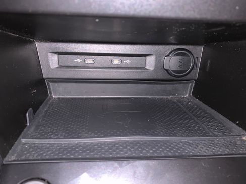 Used 2023 Volkswagen Tiguan SE R-Line image 26