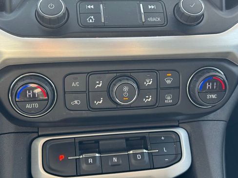 Used 2023 GMC Acadia SLE w/ Driver Convenience Package image 15