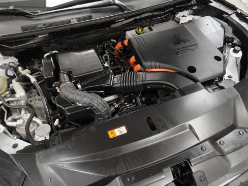 Used 2023 Mitsubishi Outlander SE image 54