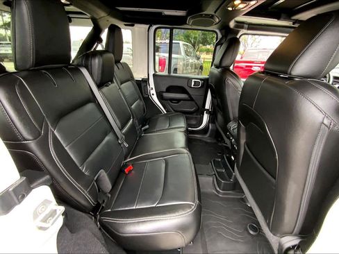 Used 2022 Jeep Wrangler Unlimited Sahara w/ Cold Weather Group AWD/4WD image 18