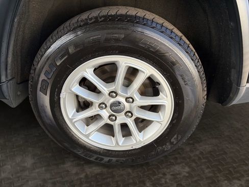 Used 2020 Jeep Grand Cherokee Laredo image 59