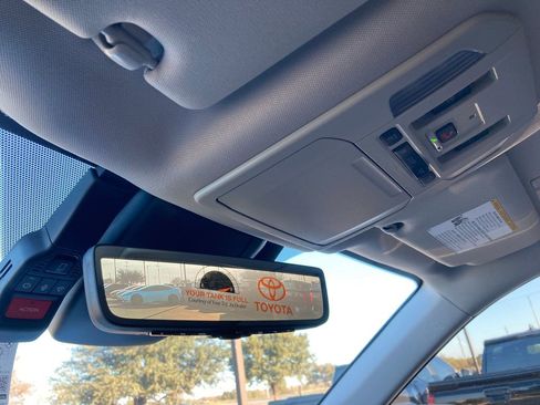 New 2026 Toyota Highlander Platinum image 18