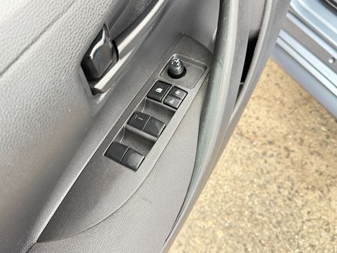 Used 2022 Toyota Corolla LE image 17