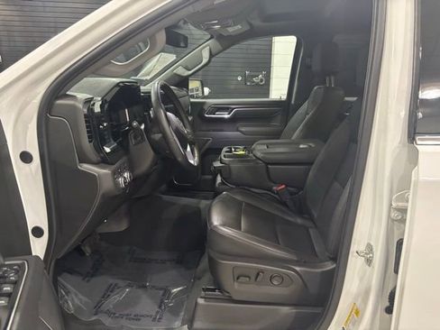 Used 2025 GMC Sierra 1500 SLT AWD/4WD image 12