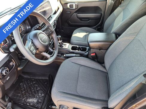 Used 2024 Jeep Gladiator Sport image 13