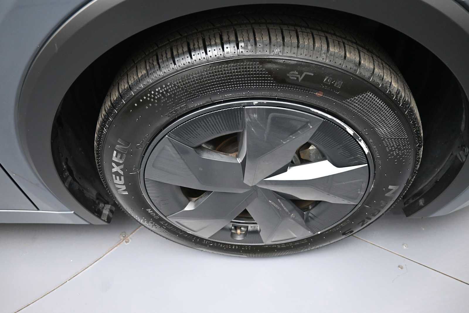 Used 2025 Toyota Prius LE FWD image 13