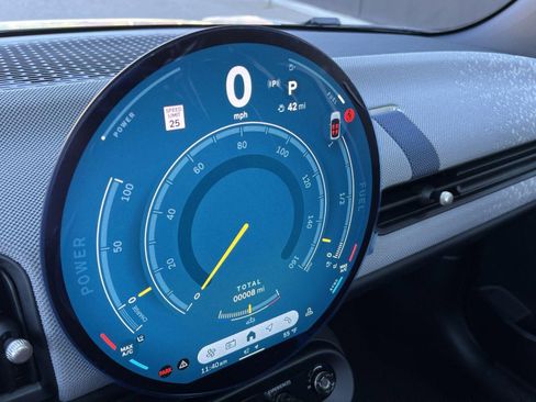 Used 2025 MINI Cooper 2-Door Hardtop image 14