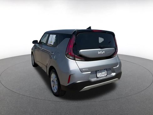 Used 2025 Kia Soul LX w/ LX Technology Package FWD image 11