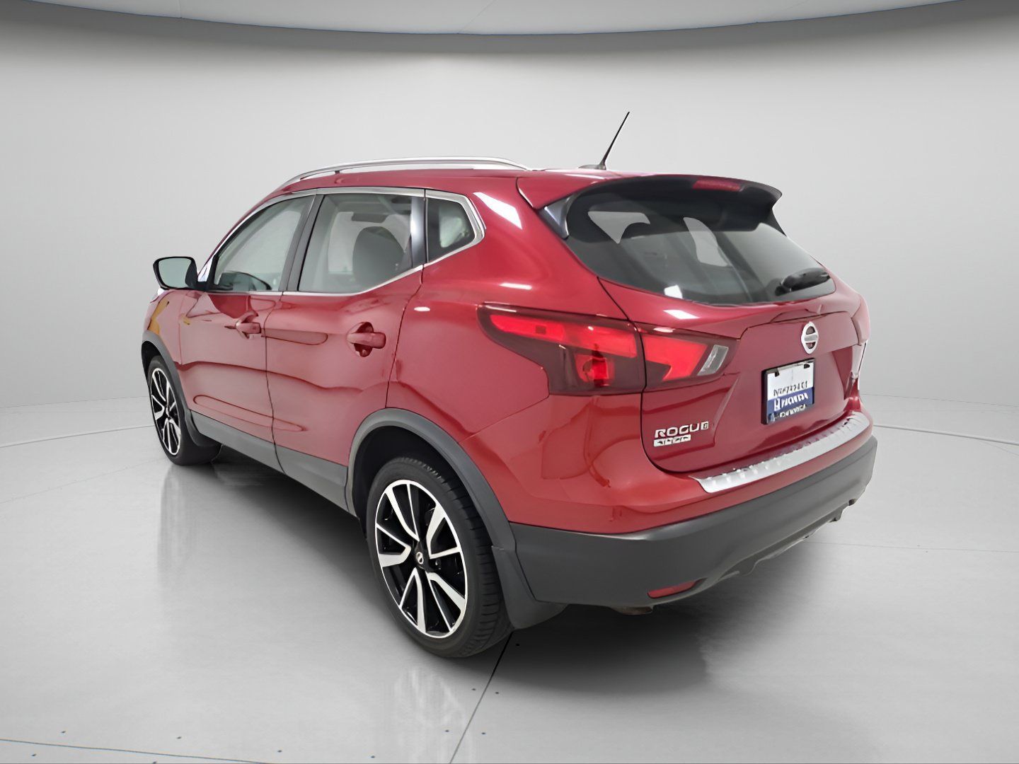 Used 2017 Nissan Rogue Sport SL w/ SL Premium Package AWD/4WD image 5