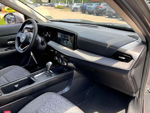 Used 2025 Nissan Kicks SV AWD/4WD image 14