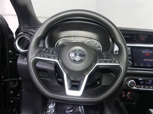 Used 2019 Nissan Kicks SV FWD image 30