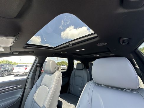 Used 2023 Buick Enclave Essence image 22