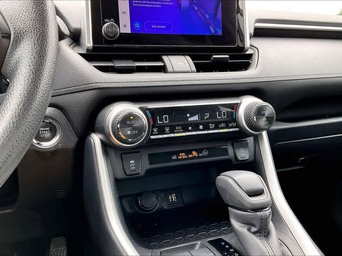Used 2025 Toyota RAV4 XLE FWD image 35