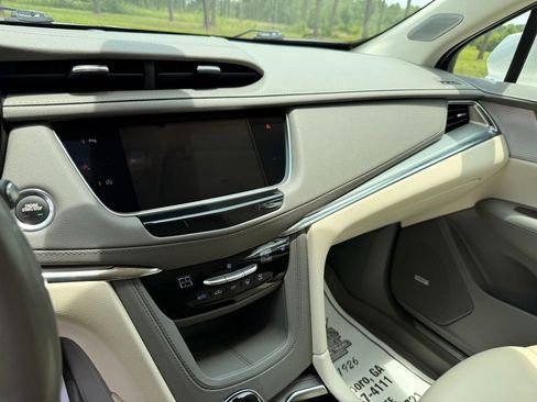Used 2020 Cadillac XT5 Premium Luxury FWD image 16